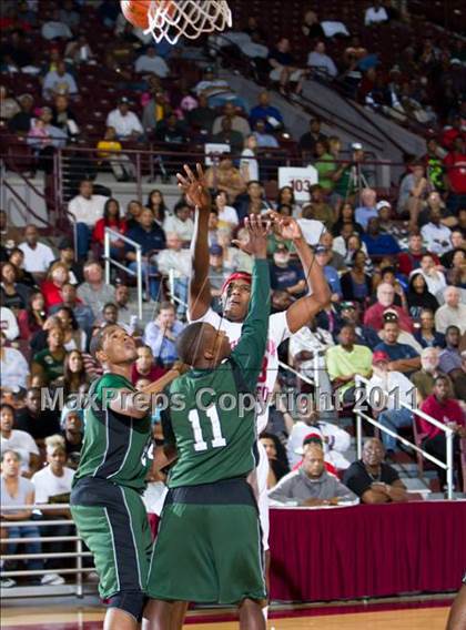 Thumbnail 3 in Fort Bend Hightower vs Madison [James] (UIL 5A Regional Semifinal) photogallery.