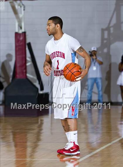 Thumbnail 1 in Fort Bend Hightower vs Madison [James] (UIL 5A Regional Semifinal) photogallery.
