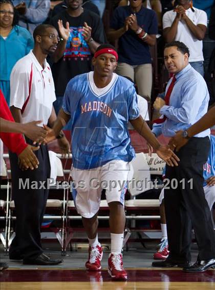 Thumbnail 1 in Fort Bend Hightower vs Madison [James] (UIL 5A Regional Semifinal) photogallery.