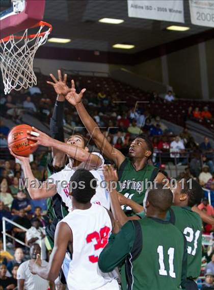 Thumbnail 2 in Fort Bend Hightower vs Madison [James] (UIL 5A Regional Semifinal) photogallery.