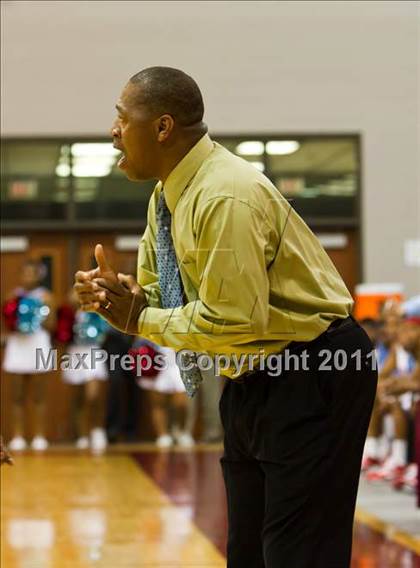 Thumbnail 2 in Fort Bend Hightower vs Madison [James] (UIL 5A Regional Semifinal) photogallery.