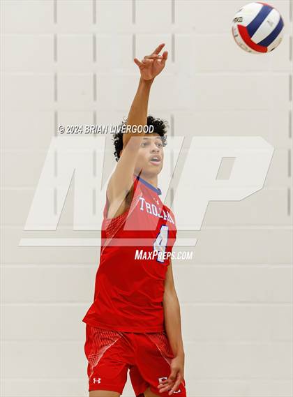 Thumbnail 2 in Eaglecrest vs. Fountain-Fort Carson (CHSAA 5A Round 1) photogallery.