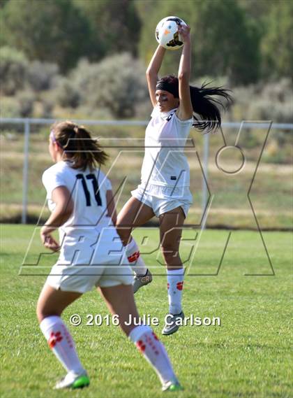 Thumbnail 2 in Aztec vs Piedra Vista (Aztec Invitational)  photogallery.