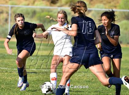 Thumbnail 3 in Aztec vs Piedra Vista (Aztec Invitational)  photogallery.