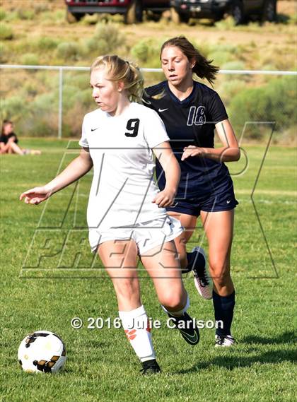 Thumbnail 2 in Aztec vs Piedra Vista (Aztec Invitational)  photogallery.