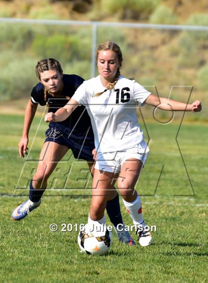 Thumbnail 3 in Aztec vs Piedra Vista (Aztec Invitational)  photogallery.