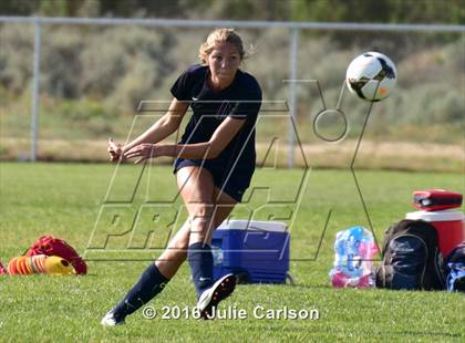 Thumbnail 3 in Aztec vs Piedra Vista (Aztec Invitational)  photogallery.