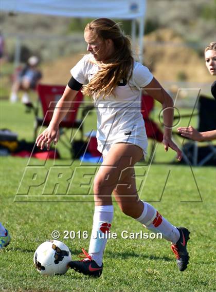 Thumbnail 3 in Aztec vs Piedra Vista (Aztec Invitational)  photogallery.