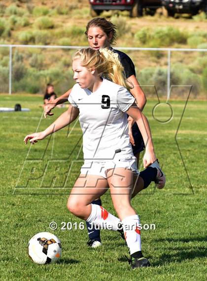 Thumbnail 3 in Aztec vs Piedra Vista (Aztec Invitational)  photogallery.