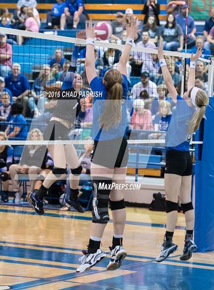 Thumbnail 3 in Rains vs. Henderson photogallery.
