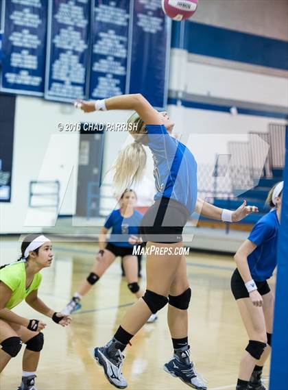 Thumbnail 3 in Rains vs. Henderson photogallery.