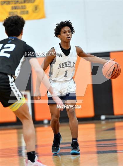 Thumbnail 3 in Howell vs Hammonton (Battle at Barnegat Showcase) photogallery.