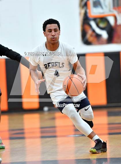 Thumbnail 3 in Howell vs Hammonton (Battle at Barnegat Showcase) photogallery.