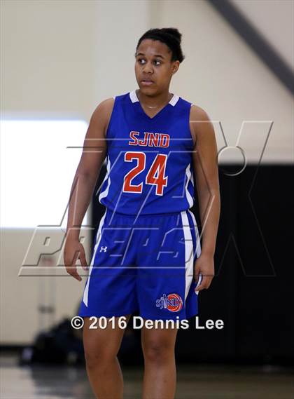 Thumbnail 3 in St. Joseph Notre Dame vs. Eastside College Prep (CIF NorCal Regional D5 Final) photogallery.