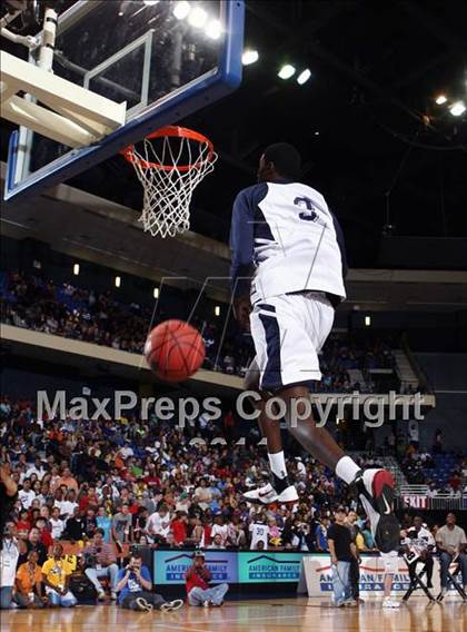 Thumbnail 1 in National High School Slam Dunk Championships photogallery.