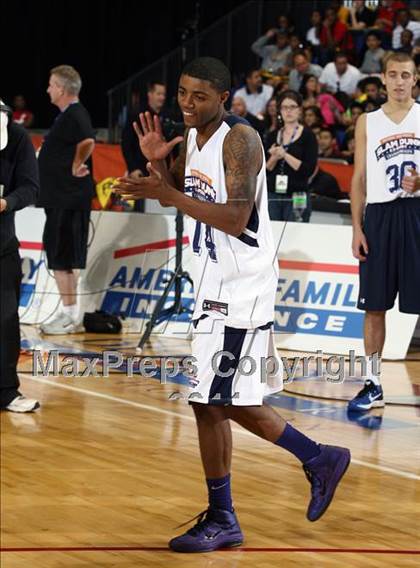Thumbnail 3 in National High School Slam Dunk Championships photogallery.