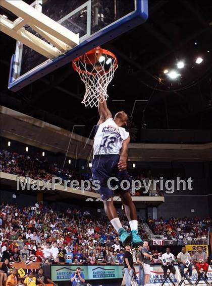 Thumbnail 1 in National High School Slam Dunk Championships photogallery.