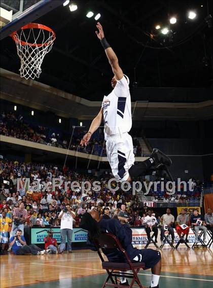 Thumbnail 2 in National High School Slam Dunk Championships photogallery.