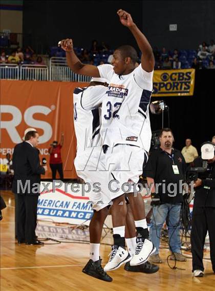 Thumbnail 1 in National High School Slam Dunk Championships photogallery.