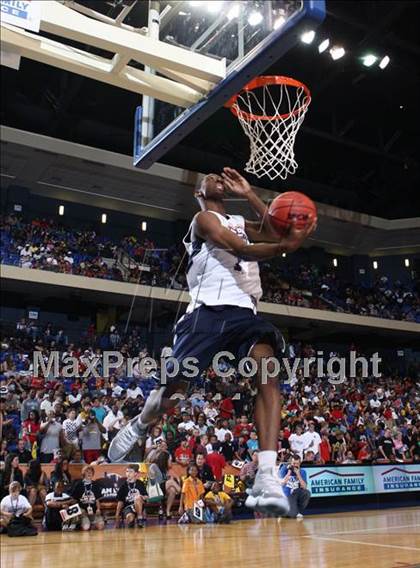 Thumbnail 3 in National High School Slam Dunk Championships photogallery.