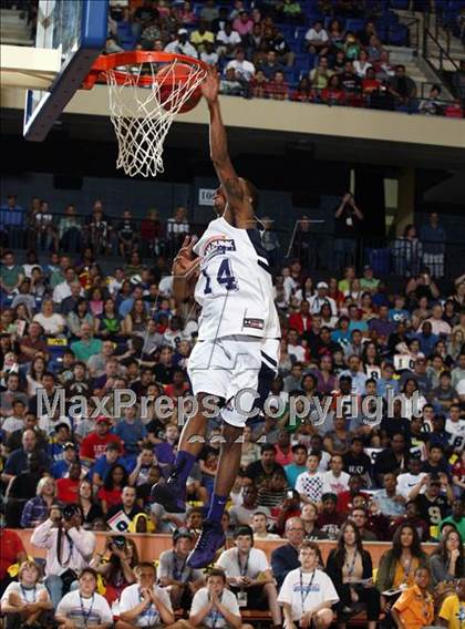Thumbnail 3 in National High School Slam Dunk Championships photogallery.