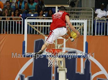 Thumbnail 1 in National High School Slam Dunk Championships photogallery.