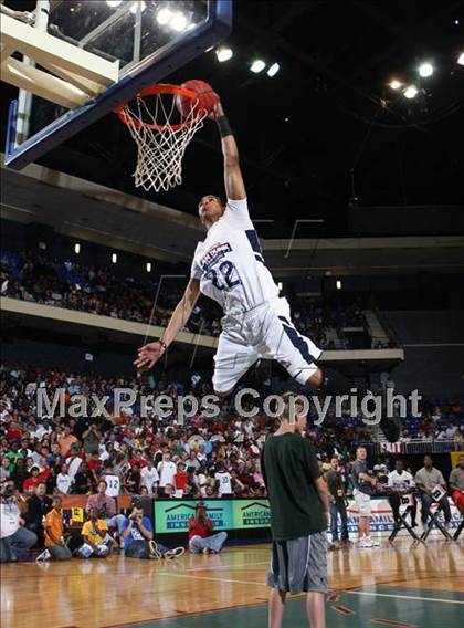 Thumbnail 2 in National High School Slam Dunk Championships photogallery.