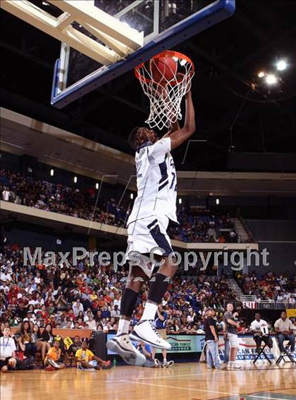 Thumbnail 3 in National High School Slam Dunk Championships photogallery.