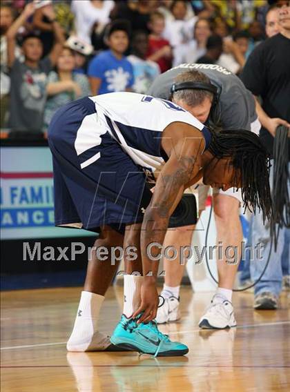 Thumbnail 3 in National High School Slam Dunk Championships photogallery.