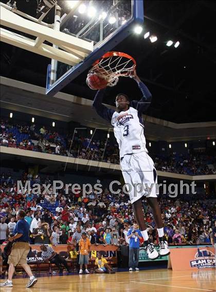 Thumbnail 1 in National High School Slam Dunk Championships photogallery.
