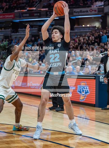 Thumbnail 2 in South Bend Saint Joseph vs. Indianapolis Crispus Attucks (IHSAA 3A Final) photogallery.