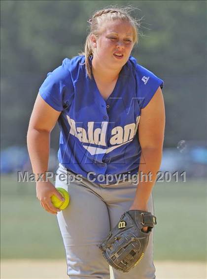 Thumbnail 2 in Haldane vs Port Jefferson ( Class C Regional Final) photogallery.