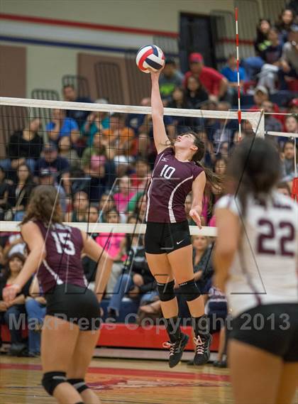 Thumbnail 1 in Los Fresnos vs. Veterans Memorial photogallery.