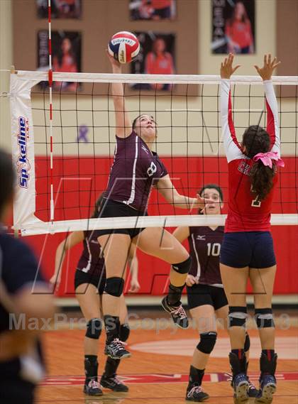 Thumbnail 2 in Los Fresnos vs. Veterans Memorial photogallery.