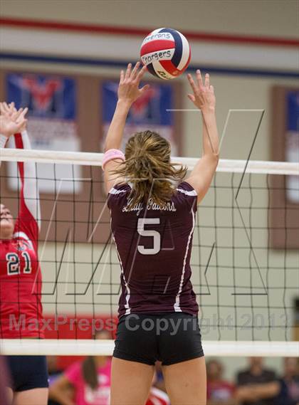 Thumbnail 2 in Los Fresnos vs. Veterans Memorial photogallery.