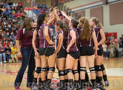 Thumbnail 1 in Los Fresnos vs. Veterans Memorial photogallery.