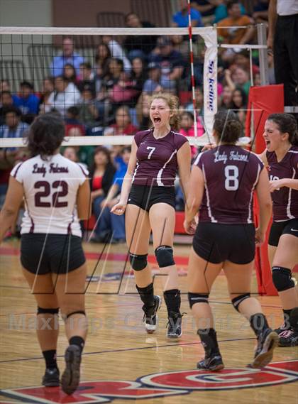 Thumbnail 3 in Los Fresnos vs. Veterans Memorial photogallery.
