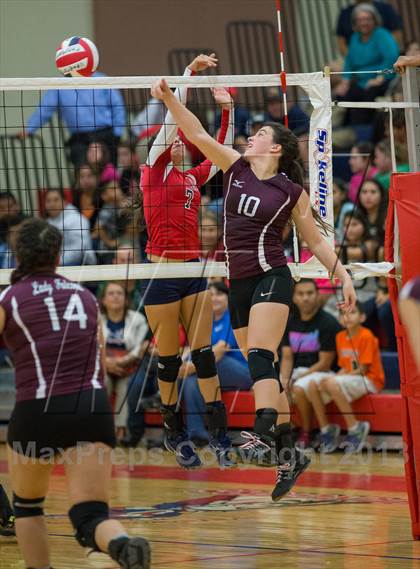 Thumbnail 2 in Los Fresnos vs. Veterans Memorial photogallery.