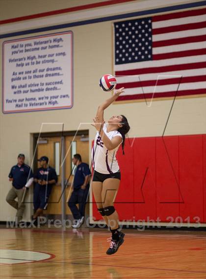 Thumbnail 3 in Los Fresnos vs. Veterans Memorial photogallery.