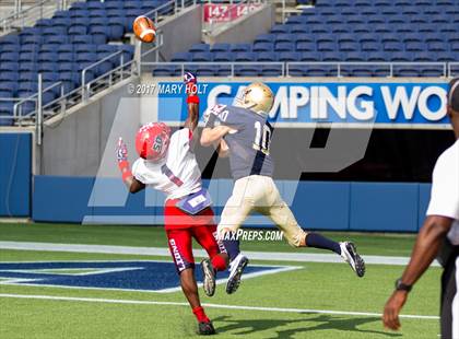 Thumbnail 3 in Champagnat Catholic vs. University Christian (FHSAA Class 2A Final) photogallery.