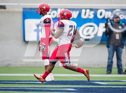 Thumbnail 3 in Champagnat Catholic vs. University Christian (FHSAA Class 2A Final) photogallery.