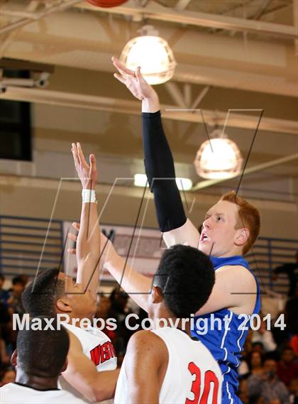 Thumbnail 1 in Westchester vs. El Camino Real (CIF LA City Section Final) photogallery.