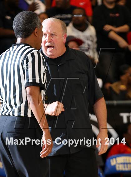 Thumbnail 1 in Westchester vs. El Camino Real (CIF LA City Section Final) photogallery.