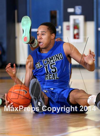 Thumbnail 2 in Westchester vs. El Camino Real (CIF LA City Section Final) photogallery.