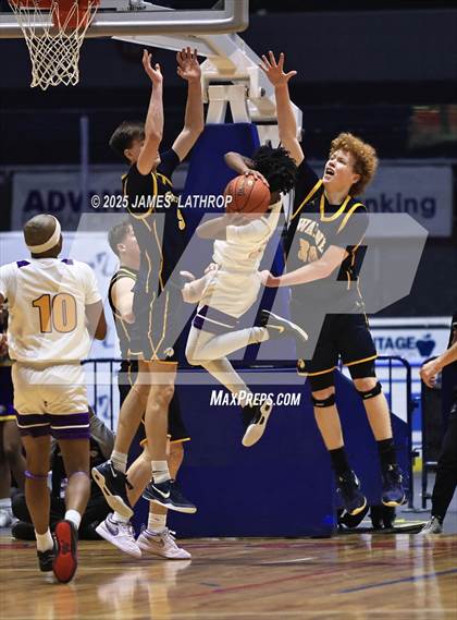 Thumbnail 2 in East vs. Wayne (NYSPHSAA SECTION V CLASS A FINAL) photogallery.