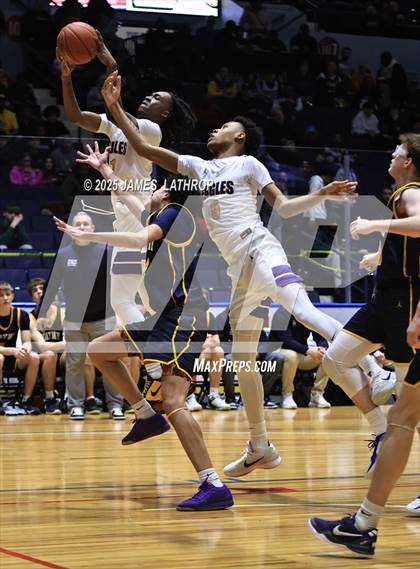 Thumbnail 3 in East vs. Wayne (NYSPHSAA SECTION V CLASS A FINAL) photogallery.