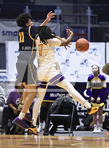 Thumbnail 1 in East vs. Wayne (NYSPHSAA SECTION V CLASS A FINAL) photogallery.