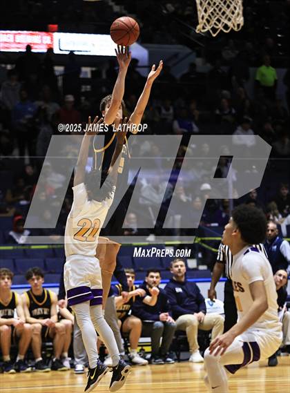 Thumbnail 2 in East vs. Wayne (NYSPHSAA SECTION V CLASS A FINAL) photogallery.