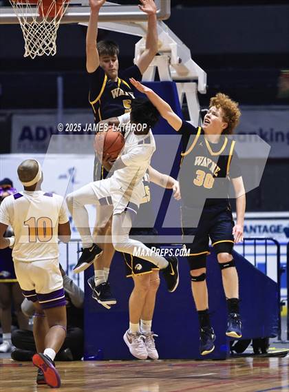 Thumbnail 3 in East vs. Wayne (NYSPHSAA SECTION V CLASS A FINAL) photogallery.