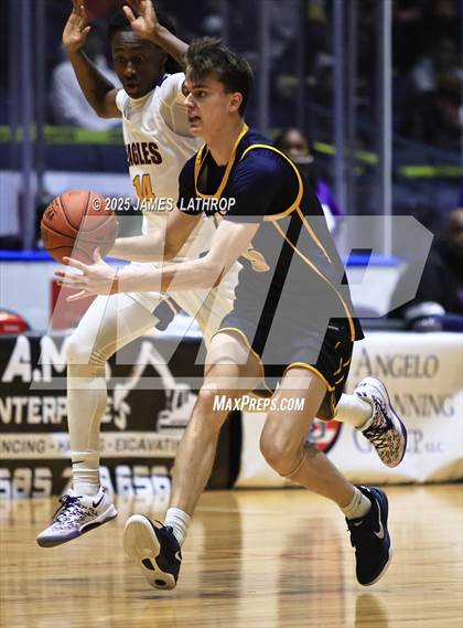 Thumbnail 1 in East vs. Wayne (NYSPHSAA SECTION V CLASS A FINAL) photogallery.